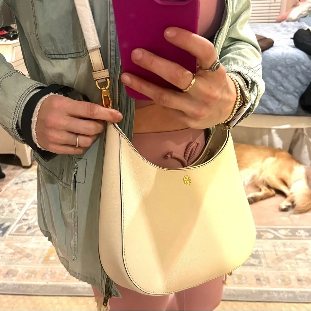 NWOT. Tory Burch Emerson Swingpack cream